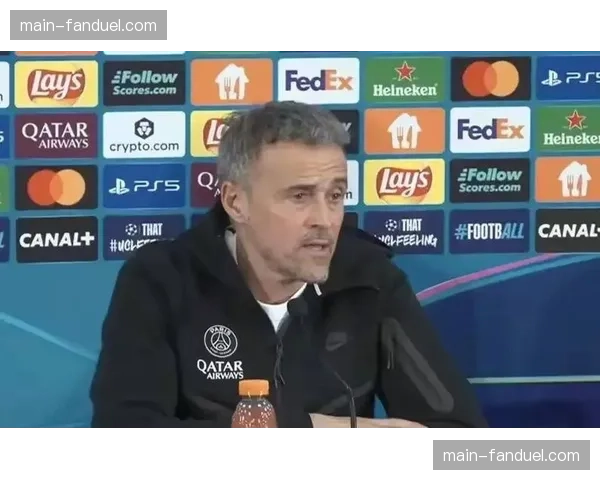 战术复盘：恩里克变阵三后卫，巴黎如何破解朗斯的高位压迫