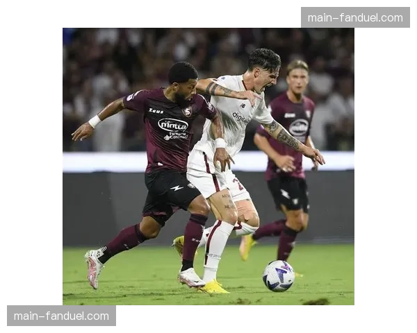 闪电红牌！萨勒尼塔纳后卫开场3分钟犯规被直接罚下