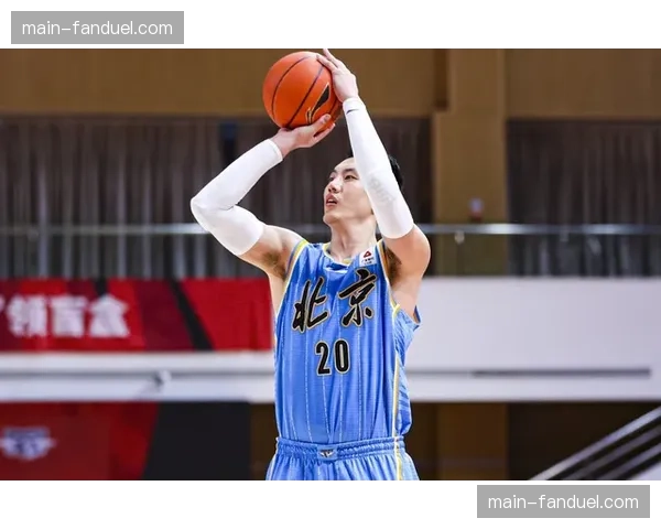 胡明轩膝盖伤势影响横移速度及投篮命中率